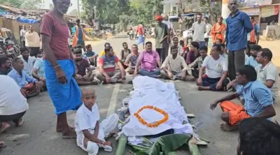 आत्महत्या मानने को तैयार नहीं परिवार! SF-6 जवान की मौत पर सड़क पर रखा शव, हत्या की आशंका से गरमाया मामला