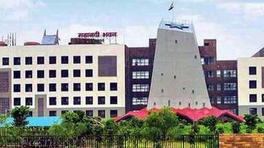 स्वास्थ्य विभाग में अटैचमेंट का खेल: अब ट्रेजरी से जुड़ेगा हाजिरी सिस्टम, पोस्टिंग वाले अस्पताल से ही लगेगी अटेंडेंस, गायब रहे तो कटेगा वेतन