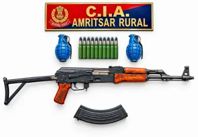 Punjab News: अAK-47 से लेकर हैंड ग्रेनेड तक… अमृतसर में हथियारों की खेप बरामद, पाकिस्तान कनेक्शन की जांच तेज