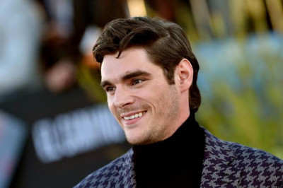 Breaking Bad Actor RJ Mitte Dies: कम उम्र में दुनिया को अलविदा कह गए RJ Mitte, आखिरी पॉडकास्ट भी चर्चा में