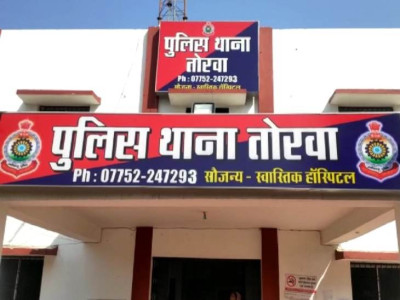 रेल मंत्री से लेकर महिला आयोग तक लगाईं गुहार, अब रेलवे अधिकारी के खिलाफ तोरवा पुलिस ने दर्ज की FIR