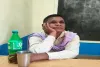 जीना है तो पीना है के बाद शिक्षा के मंदिर में शराबी का नया कारनामा, क्लास रूम में हेडमास्टर ने बच्चों के सामने लगाया पैग, कहा-मैं तो... 