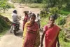 सरगुजा में 2KM पैदल चलकर एम्बुलेंस तक पहुंची गर्भवती महिला, जोकीनाला पर नहीं बना पुल, जनमन योजना से स्वीकृत की गई है सड़क