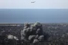 Hormuz Strait Attack: ईरान के बंदर खमीर पर अमेरिका-इजरायल का हमला, 5 की मौत, मिडिल ईस्ट में बढ़ा तनाव