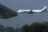 IGI Airport पर बड़ा खतरा टला! इंडिगो फ्लाइट की इमरजेंसी लैंडिंग, 160 यात्री सुरक्षित