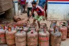 Raipur LPG Crisis: गैस सिलेंडर की डिलीवरी में देरी से बढ़ी परेशानी, बुकिंग के बाद भी कई दिनों तक इंतजार