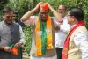कांग्रेस को तगड़ा झटका, सांसद ने छोड़ी पार्टी, हिमंत सरमा के सामने जॉइन की BJP 