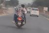 बिलासपुर हाईवे पर खतरनाक स्टंट: चलती स्कूटी पर कपल का रोमांस वायरल, ट्रैफिक नियमों की खुली अनदेखी