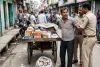 थाने के सामने चलता था ‘नशे का ठेला’! बिस्कुट बेचने वाला निकला गांजा सप्लायर, आरोपी गिरफ्तार