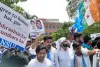 NEET Paper Leak Protest: NTA मुख्यालय पर NSUI का हंगामा, बैरिकेडिंग तोड़ने की कोशिश में पुलिस से भिड़े कार्यकर्ता