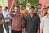 संदिग्ध मांस मामले पर धमतरी में बढ़ा तनाव! हिंदू संगठनों ने निगम कार्यालय का किया घेराव, प्रशासन को 24 घंटे की दी चेतावनी