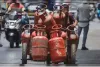 LPG सिलेंडर पर बढ़ा दबाव! सरकार बोली- हर घरेलू सिलेंडर पर 700 रुपये तक का नुकसान, फिर भी दुनिया में सबसे सस्ती गैस भारत में...