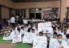 न्याय नहीं तो इलाज नहीं? रायपुर डेंटल कॉलेज में हड़ताल से स्वास्थ्य सेवाएं ठप, देखे वीडियो