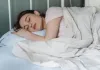 क्या दोपहर में सोना सेहत के लिए अच्छा है या नुकसानदायक? एक्सपर्ट से जानें