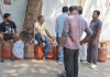 CG Gas Shortage: कमर्शियल सिलेंडर बंद, होटल-ढाबों में बढ़ी लकड़ी और कोयले की डिमांड, सिलेंडर पर श्रद्धांजलि देकर कांग्रेस का अनोखा प्रदर्शन