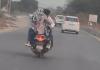 बिलासपुर हाईवे पर खतरनाक स्टंट: चलती स्कूटी पर कपल का रोमांस वायरल, ट्रैफिक नियमों की खुली अनदेखी