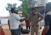 Dhamtari Viral Video: नाके पर नहीं रुकी गाड़ी तो बाजार में बवाल, TI पर व्यापारी को थप्पड़ मारने और धमकाने का आरोप
