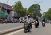 नेताओं के काफिलों के बीच अकेले बुलेट पर पहुंचे MLA, सोशल मीडिया पर वायरल हुई तस्वीर