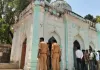 ‘मंदिर या मकबरा?’ मलिहाबाद में बढ़ा विवाद, जुमे की नमाज के बीच पुलिस छावनी में बदला इलाका