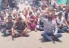 Ambikapur Protest: अस्पताल में जनरेटर में फंसी चुन्नी से महिला गार्ड की दर्दनाक मौत, मुआवजे की मांग पर परिजनों ने सड़क पर शव रखकर किया उग्र प्रदर्शन