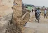 32 लाख की नई सड़क उठे सवाल! निर्माण के एक महीने भीतर दिखीं दरारें, कलेक्टर ने मांगी जांच रिपोर्ट
