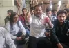 चूड़ी पहन लो और चश्मा लगा लो,.... बिलासपुर में एनएसयूआई  का अनोखा प्रदर्शन 