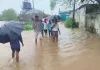 Kurud Flood: लगातार बारिश से कुरूद में बिगड़े हालात, नारी गांव से 40 लोगों को किया गया रेस्क्यू