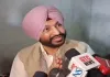 Ravneet Bittu Attack: बटाला में अचानक घिरा BJP नेता का काफिला, अंडे-टमाटर और पत्थरों की बौछार का आरोप