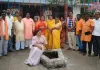 चुनरी यात्रा में उमड़ा मातृशक्ति का जनसैलाब, लेकिन वायरल हो गई हवन कुंड पर बैठ कर पोज वाली फोटो