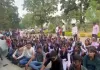 Surajpur News: फीस बढ़ोतरी पर छात्रों का फूटा गुस्सा, सिलफिली कॉलेज का घेराव कर विश्वविद्यालय को दी फैसले पर पुनर्विचार की मांग