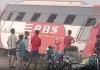 मंत्री के गांव में गड्ढों ने ली दो जानें, जर्जर सड़क पर बेकाबू बस बिजली के खंभे से टकराई, आधा दर्जन घायल