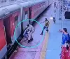 आरपीएफ जवान की सतर्कता से बची यात्री की जान: राजनांदगांव स्टेशन पर चलती ट्रेन में चढ़ते समय हुआ हादसा टला