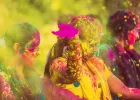Holi 2026: होली पर काले कपड़े पहनना शुभ या अशुभ? क्यों बचते हैं लोग