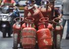 महंगाई का झटका: कमर्शियल सिलेंडर के दाम 115 रुपये बढ़े, घरेलू LPG सिलेंडर हुआ इतना महंगा, जाने... 