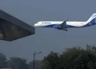 IGI Airport पर बड़ा खतरा टला! इंडिगो फ्लाइट की इमरजेंसी लैंडिंग, 160 यात्री सुरक्षित