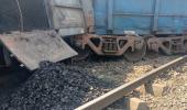 MP Train Accident: कटनी के पास मालगाड़ी डिरेल, ट्रैक पर बिखरा कोयला