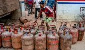 Raipur LPG Crisis: गैस सिलेंडर की डिलीवरी में देरी से बढ़ी परेशानी, बुकिंग के बाद भी कई दिनों तक इंतजार