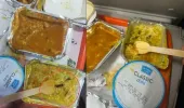 Vande Bharat Food Controversy: लग्जरी ट्रेन के खाने में निकले कीड़े, यात्रियों का हंगामा, IRCTC ने ठोका 10 लाख जुर्माना