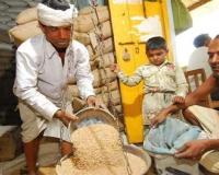 राशन व्यवस्था में बड़ा बदलाव! अब OTP नहीं, सिर्फ अंगूठा लगाएंगे तभी मिलेगा अनाज, केंद्र का सख्त आदेश 