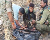 Mohla-Manpur Operation: सर्च ऑपरेशन के दौरान जंगल में मिला AK-47 का जखीरा, नक्सलियों की बड़ी साजिश नाकाम