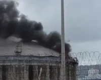 Middle East War Day 31: मिसाइलों की बारिश से दहला इजरायल, ईरान-हिजबुल्ला ने ऊर्जा ठिकाने को बनाया निशाना