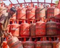 जमाखोरी पर सरकार सख्त! पूरे प्रदेश में छापेमारी, 3,841 गैस सिलिंडर जब्त, 97 FIR, कालाबाजारी पर कसा शिकंजा