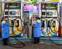 ​Fuel Price Hike: फिर महंगा हुआ पेट्रोल-डीजल, एक महीने में तीसरी बार बढ़ोतरी से आम आदमी पर बढ़ा बोझ
