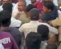 Pre-Wedding Shoot में बवाल! मंदिर में जूते पहनने पर फोटोग्राफरों की पिटाई, 7 गिरफ्तार 