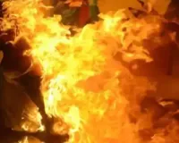 पत्नी को जिंदा जलाकर देखता रहा पति: हाईकोर्ट का सख्त फैसला- ‘मरते इंसान का बयान सबसे बड़ा सबूत’, उम्रकैद की सजा बरकरार