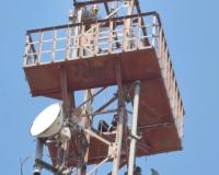 Jagdalpur Viral Video: जिंदगी दांव पर! जगदलपुर में मोबाइल टावर पर चढ़ा युवक, लाइव ड्रामे में बदली सड़क; पुलिस की घंटों मशक्कत