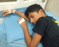 क्लासरूम में क्रूरता की हद: 4 थप्पड़ों ने छीनी बच्चे की सुनने की ताकत, राजनांदगांव में टीचर अरेस्ट