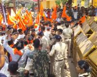 हनुमान प्रतिमा हटाने पर भिलाई में बवाल: योगा गार्डन विवाद ने पकड़ा तूल, बजरंग दल का नगर निगम घेराव, आयुक्त और महापौर पर FIR की मांग 