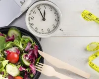 इंटरमिटेंट फास्टिंग में कौन से फूड्स खाने चाहिए? डायटीशियन से जानें