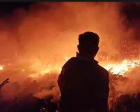 CG Breaking: आधी रात धधकी कबाड़ी दुकान, आसमान छूती लपटों से दहला रिहायशी इलाका, लाखों का सामान राख